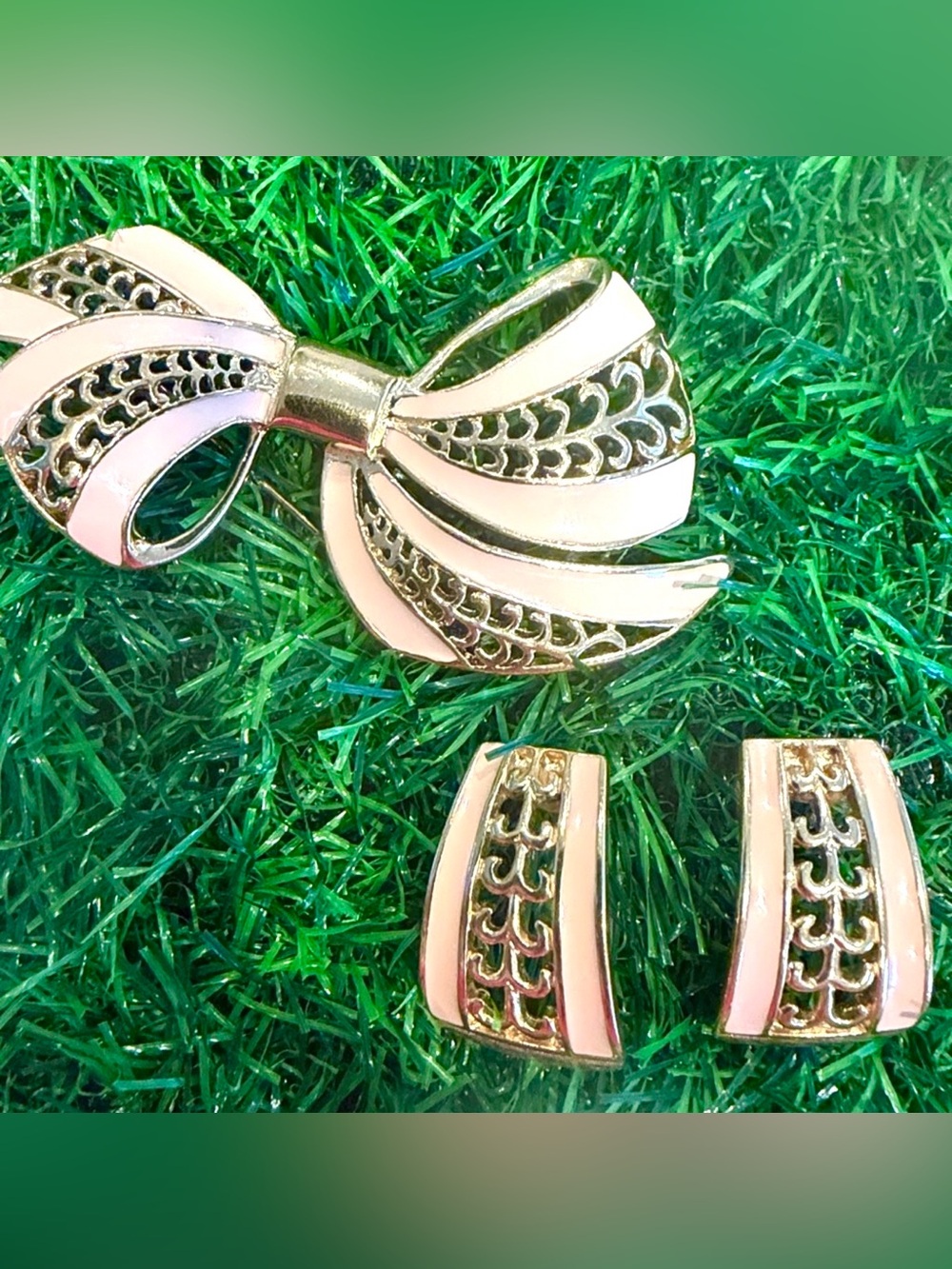 ACCEPTS OFFERS RARE Trifari Signed Set. Lattice Enamel Gold & Pink.